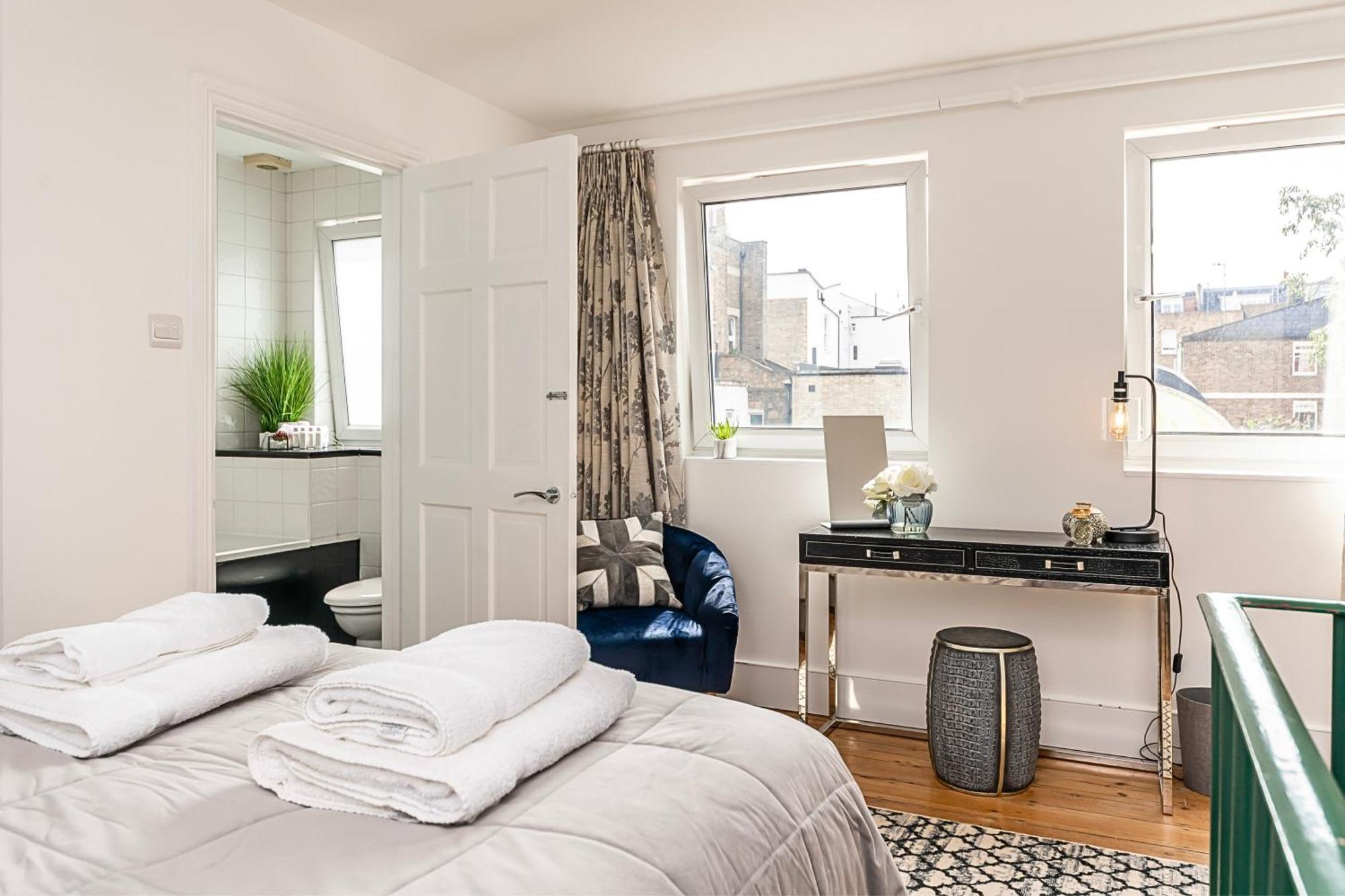 The Secret Kensington Garden Mews-2 Bedroom Full House-2 Train Lines- Spacious-Kings Road- Harrods -Chelsea Stadium-Private Small Patio Londres Extérieur photo