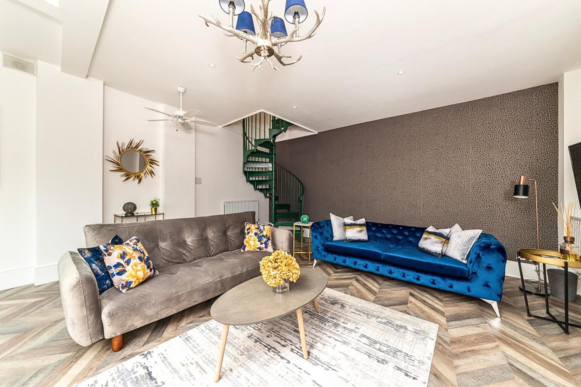 The Secret Kensington Garden Mews-2 Bedroom Full House-2 Train Lines- Spacious-Kings Road- Harrods -Chelsea Stadium-Private Small Patio Londres Extérieur photo