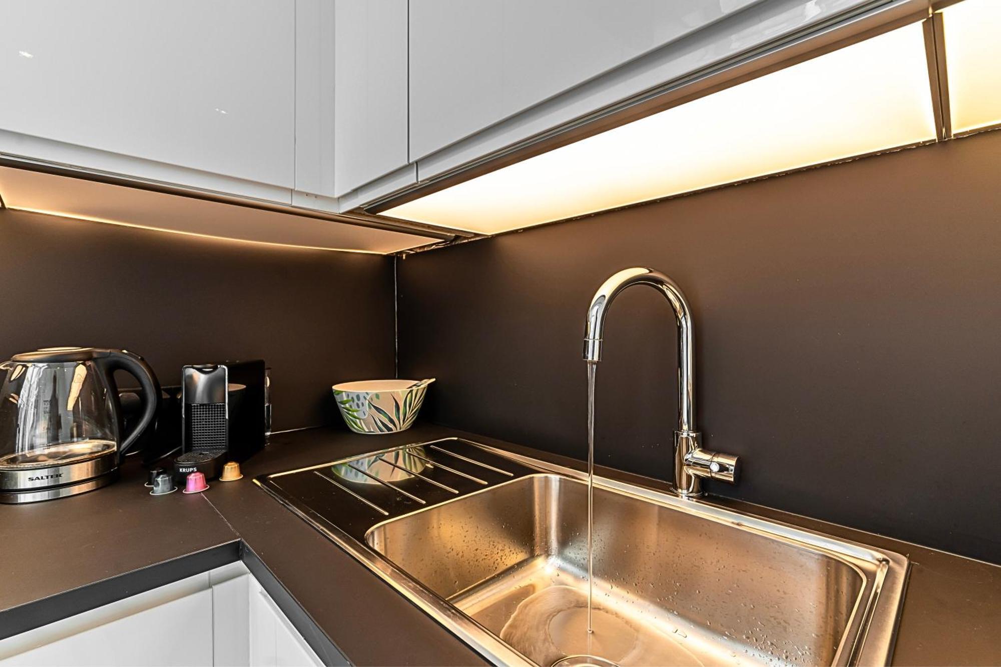 The Secret Kensington Garden Mews-2 Bedroom Full House-2 Train Lines- Spacious-Kings Road- Harrods -Chelsea Stadium-Private Small Patio Londres Extérieur photo
