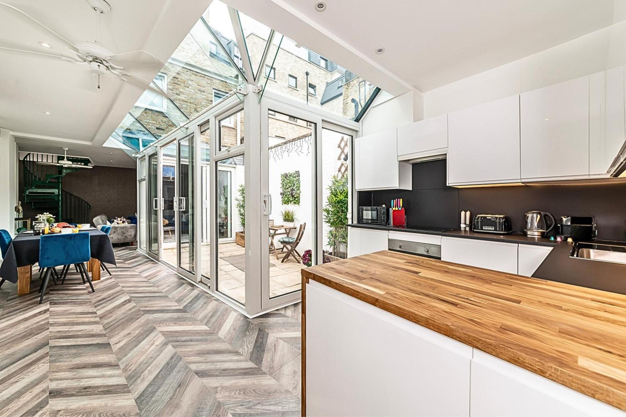 The Secret Kensington Garden Mews-2 Bedroom Full House-2 Train Lines- Spacious-Kings Road- Harrods -Chelsea Stadium-Private Small Patio Londres Extérieur photo