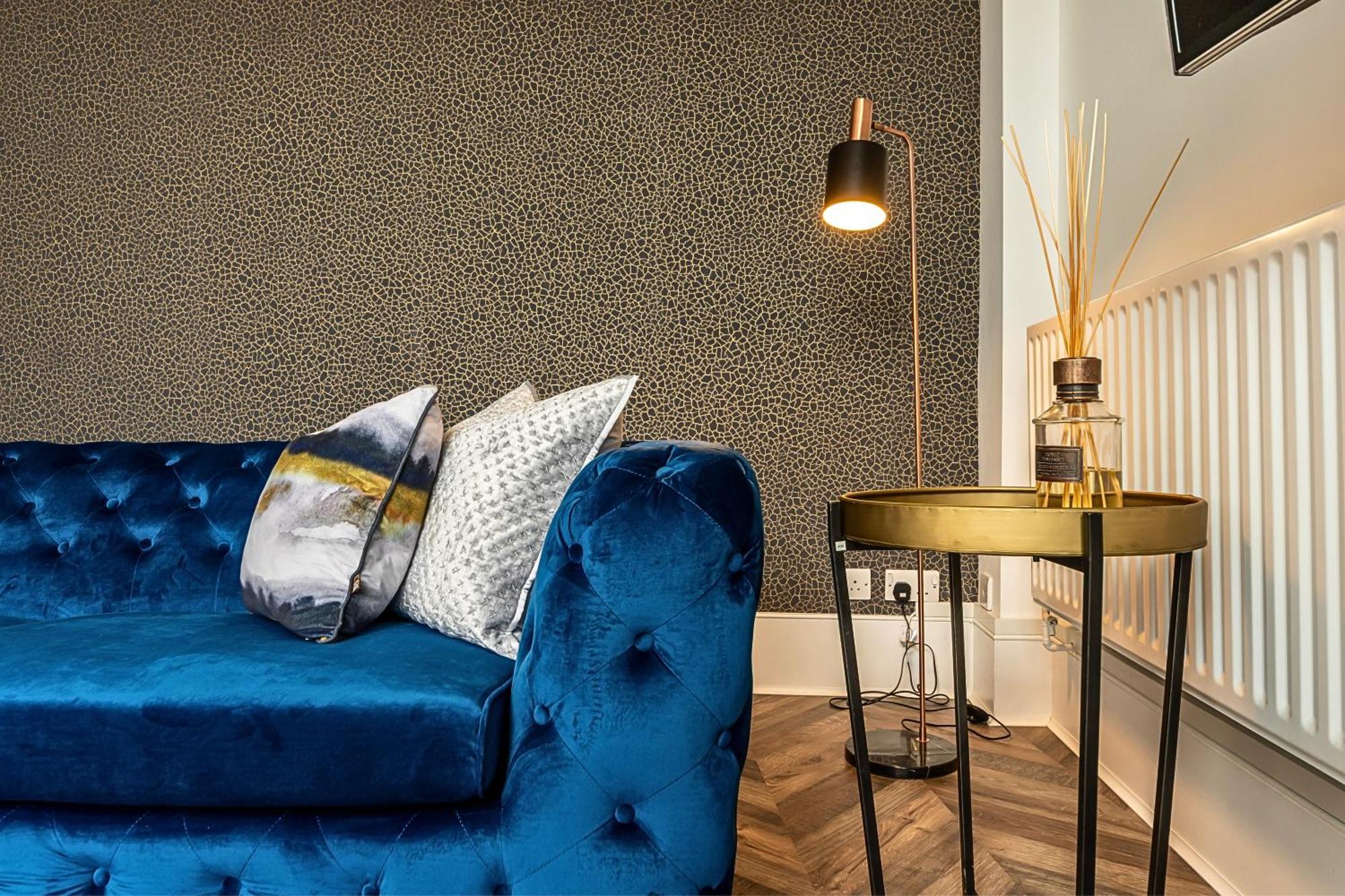 The Secret Kensington Garden Mews-2 Bedroom Full House-2 Train Lines- Spacious-Kings Road- Harrods -Chelsea Stadium-Private Small Patio Londres Extérieur photo