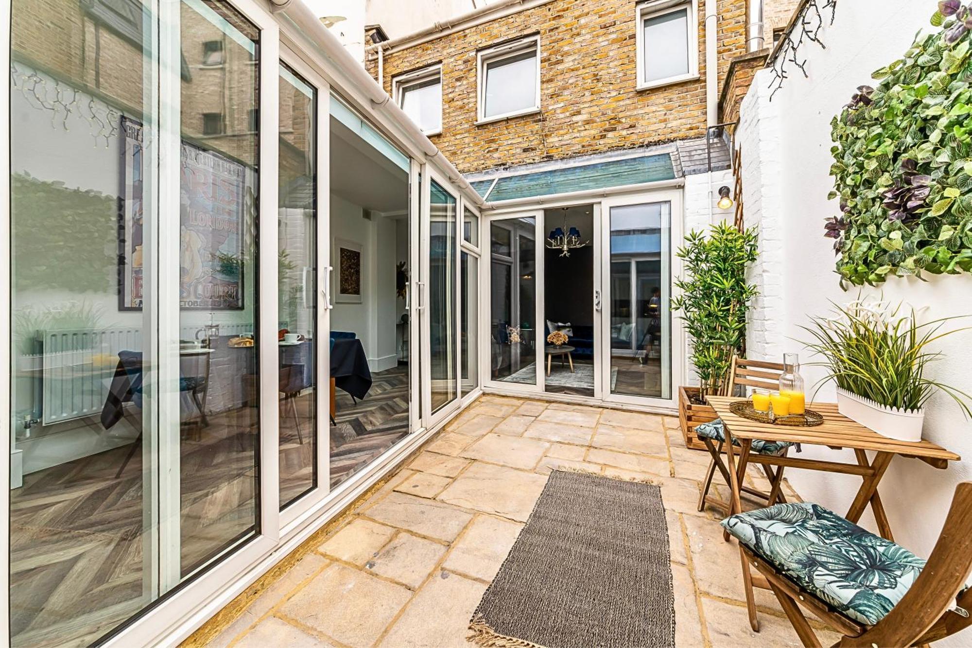 The Secret Kensington Garden Mews-2 Bedroom Full House-2 Train Lines- Spacious-Kings Road- Harrods -Chelsea Stadium-Private Small Patio Londres Extérieur photo