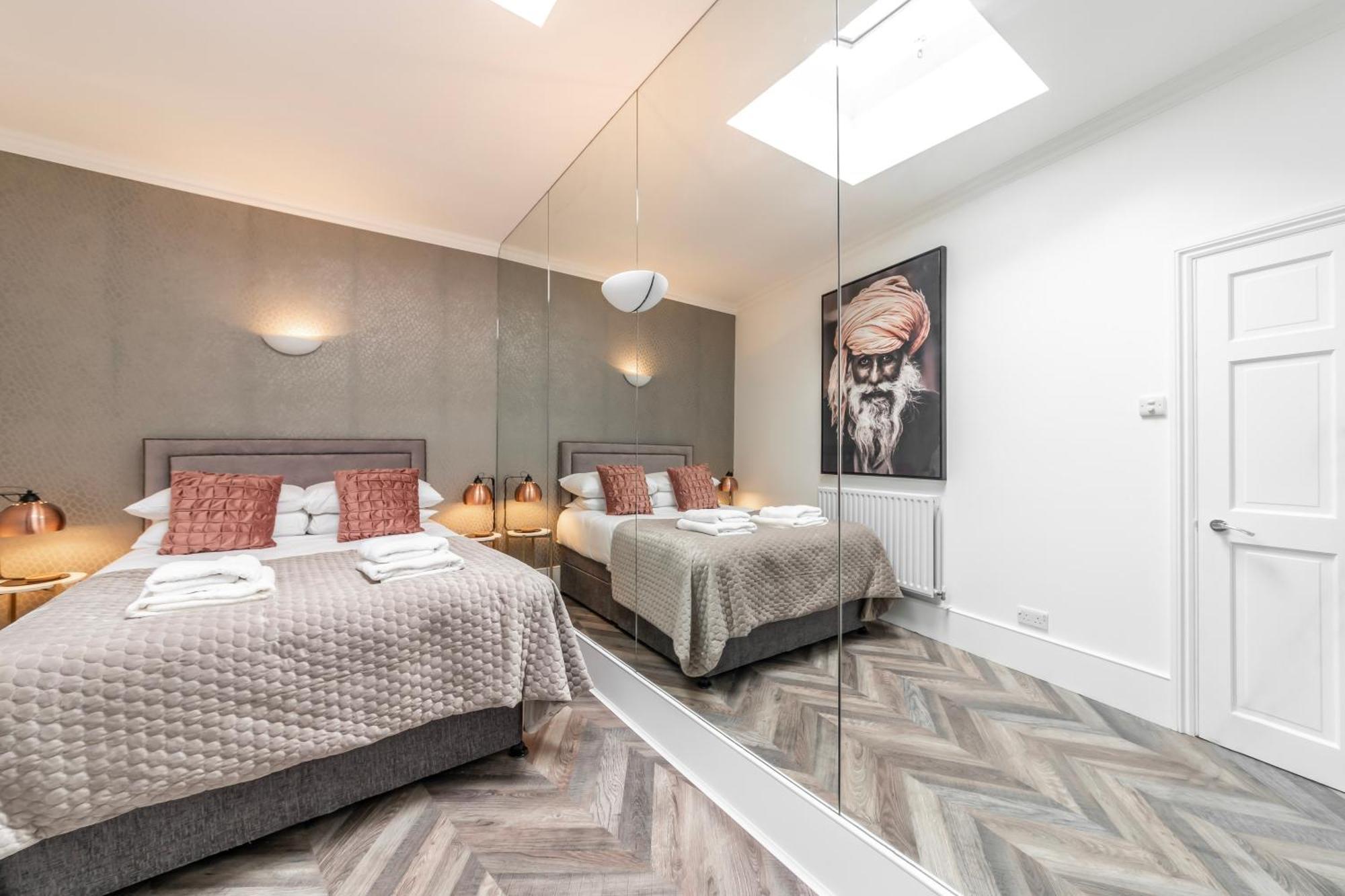 The Secret Kensington Garden Mews-2 Bedroom Full House-2 Train Lines- Spacious-Kings Road- Harrods -Chelsea Stadium-Private Small Patio Londres Extérieur photo